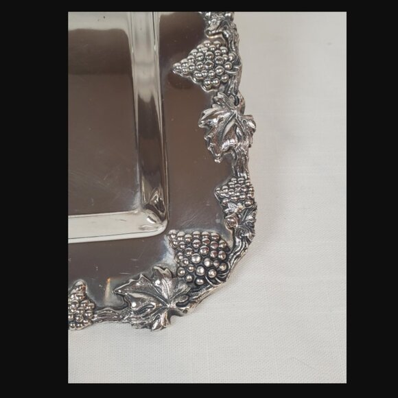 Vintage Wm Rogers Silver-Plated Serving Platter - Old English Reproduction - Picture 2 of 7